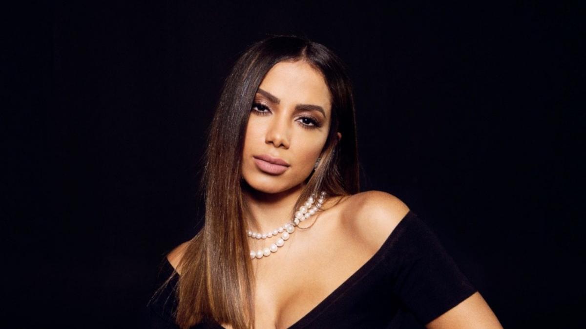 Anitta lança linha para cabelos vegana e diz priorizar produtos sustentáveis