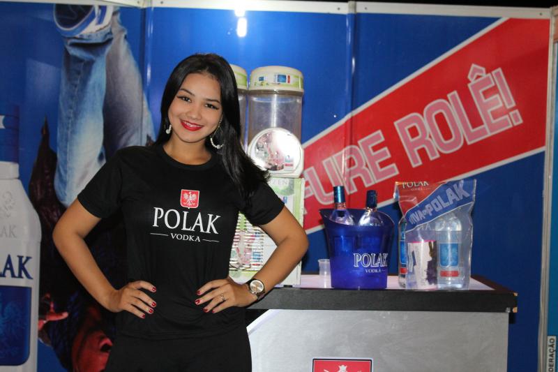 51 Ice e vodka Polac realizam degustação no stand no Cidade Junina