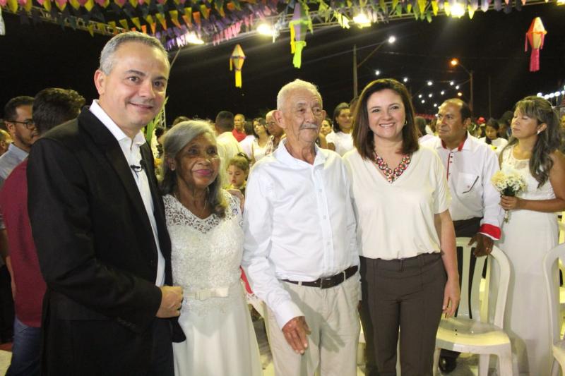 Valter Alencar no casamento coletivo da Cidade Junina: “cidadania e valorização da família”