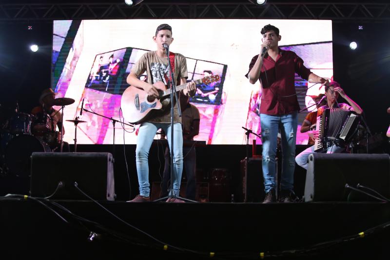‘Forrónejo’ de Willyan e Alessandro animou penúltima noite do Cidade Junina 