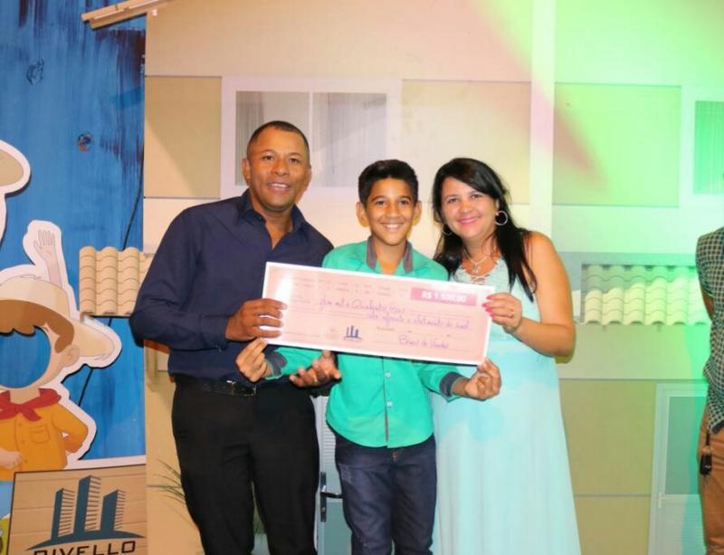 Construtora Rivello realiza promoção com os casais do Cidade Junina