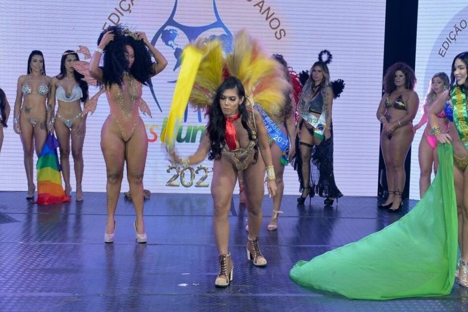 Miss Bumbum tem beijo entre candidatas e briga após vitória de Luna Leblanc