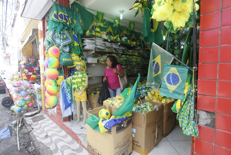 Comércio terá horário especial durante jogo do Brasil