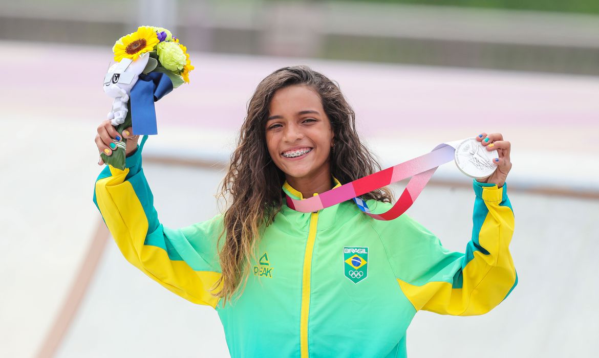 Aos 13 anos, Rayssa Leal faz história e conquista a prata nas Olimpíadas 