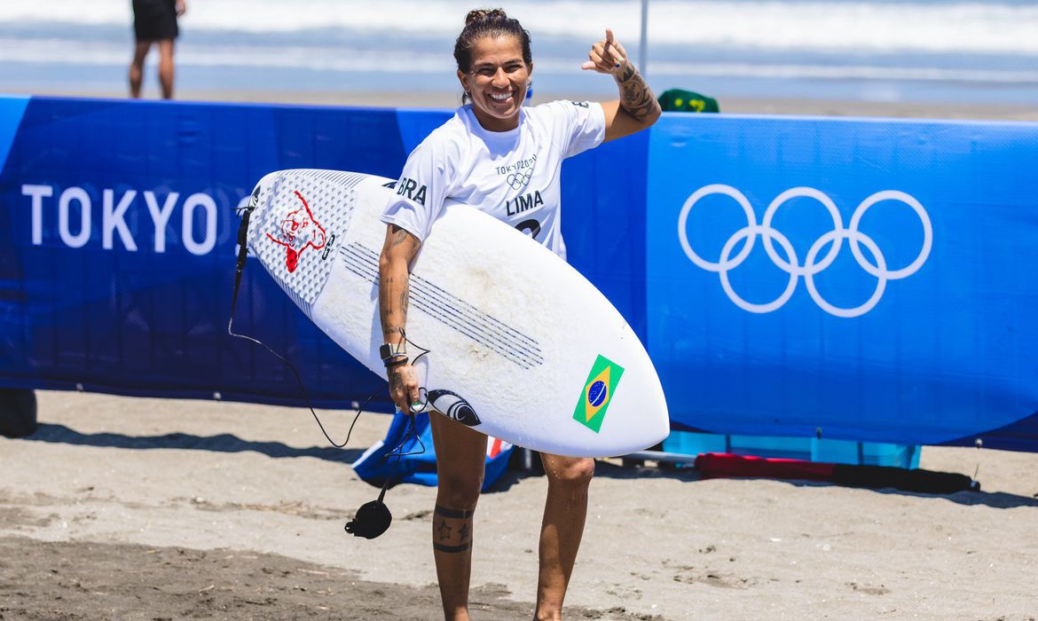 Esportes Silvana, Medina e Ítalo avançam às quartas de final do surfe em Tóquio