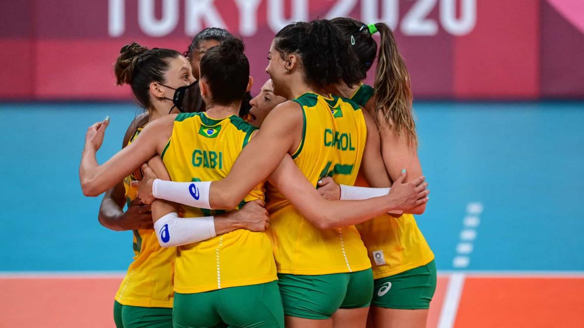 Brasil bate russas de virada e avança à semifinal do vôlei feminino em Tóquio