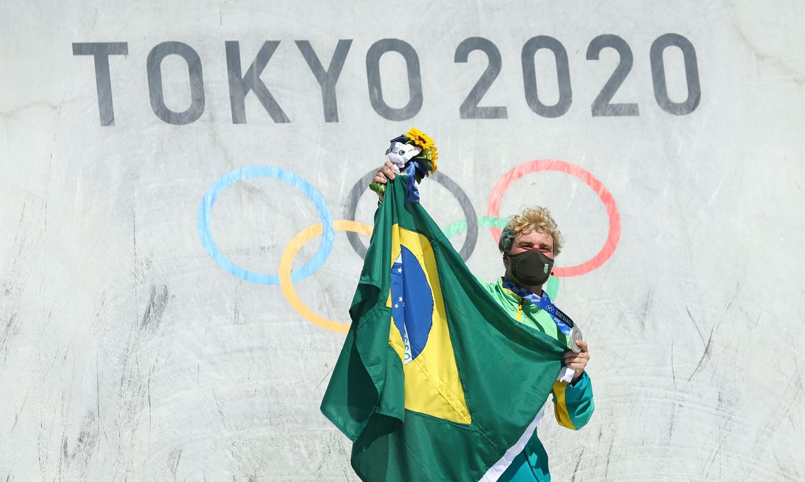 Pedro Barros conquista medalha de prata no skate park da Olimpíada