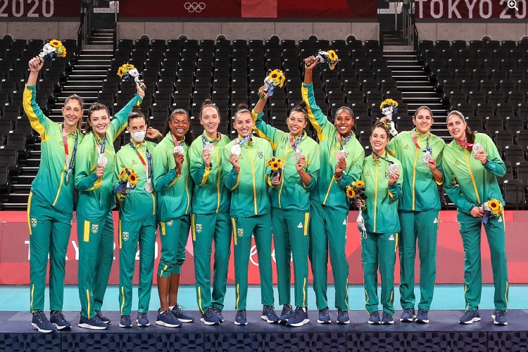 Brasil perde dos EUA e fica com a prata no vôlei feminino na Olimpíada de Tóquio