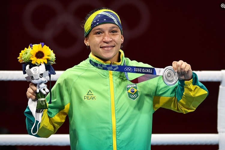 Boxeadora Beatriz Ferreira perde para irlandesa e fica com a prata em Tóquio