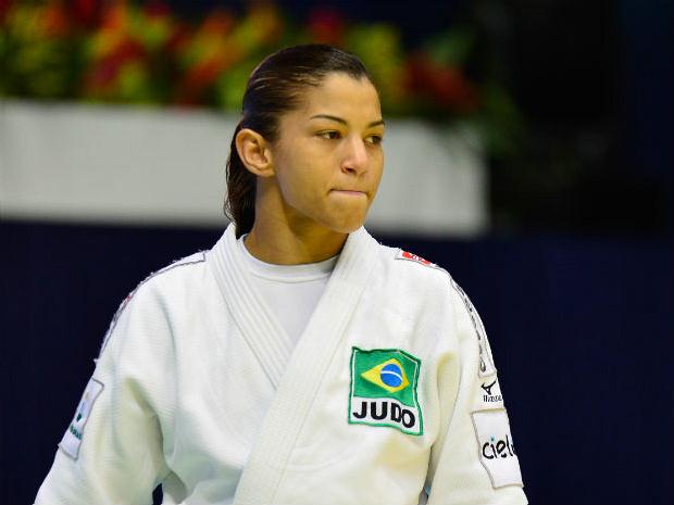 Sarah Meneses passa por cirurgia no cotovelo: “Tudo ocorreu bem!!”