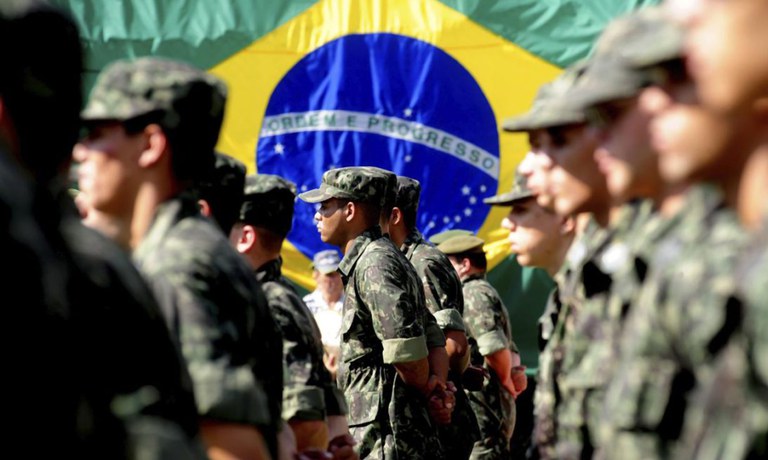 Com tensão para o 7 de setembro, governadores querem reunião com as Forças Armadas
