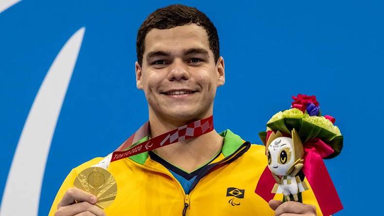 Gabriel Bandeira vence nos 100m borboleta classe S14 e bate recorde paralímpico