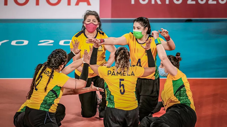 Brasil bate Itália, garante 1º lugar e vai as semis no vôlei sentado