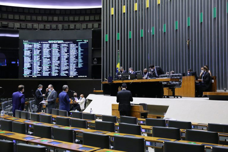 Câmara conclui votação de reforma do IR; texto segue para o Senado
