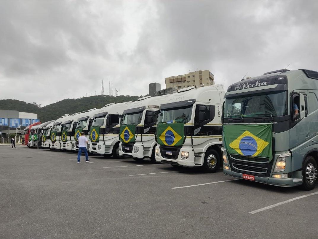 Caminhoneiros protestam em 8 Estados; Polícia Rodoviária atua para liberar fluxo