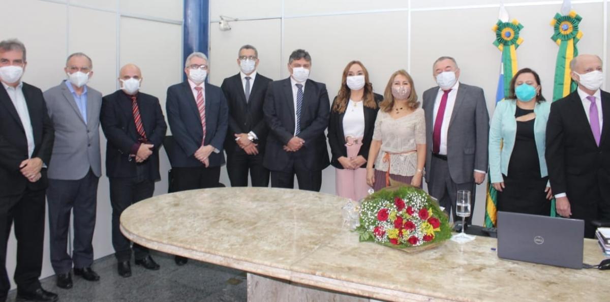 Flora Izabel toma posse como conselheira do TCE-PI