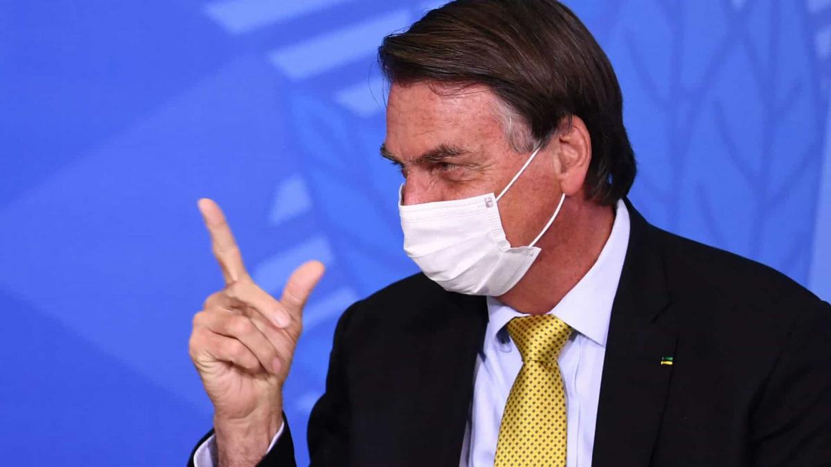Bolsonaro confirma candidatura à reeleição e nega demissão de Guedes