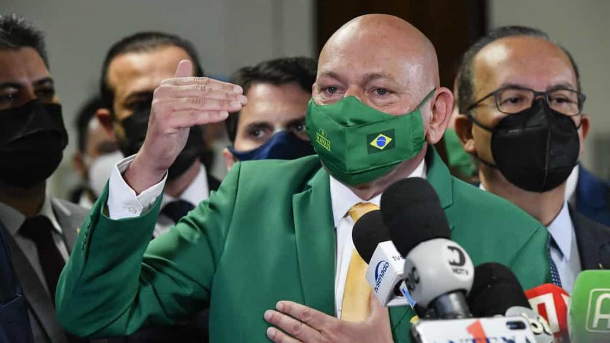 Hang recusa fazer juramento de não mentir à CPI, mas diz estar com a verdade ao seu lado