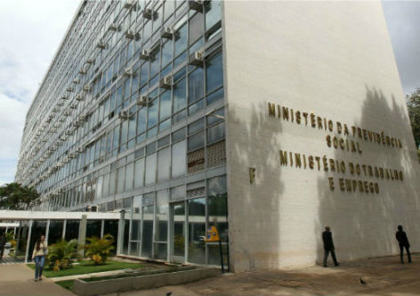 Agentes da PF cumprem mandados de busca no Ministério do Trabalho