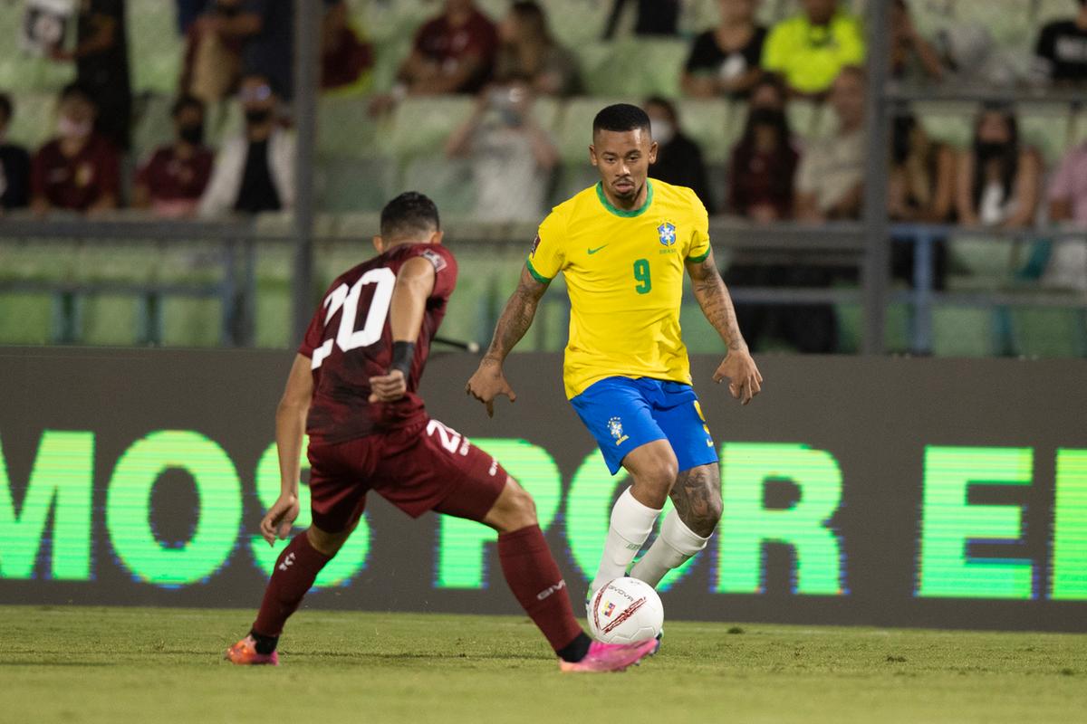 Seleção brasileira joga mal, mas vence Venezuela de virada nas Eliminatórias