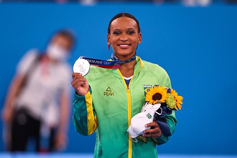 Após queda, Rebeca Andrade termina em sexto na trave no Mundial de Ginástica