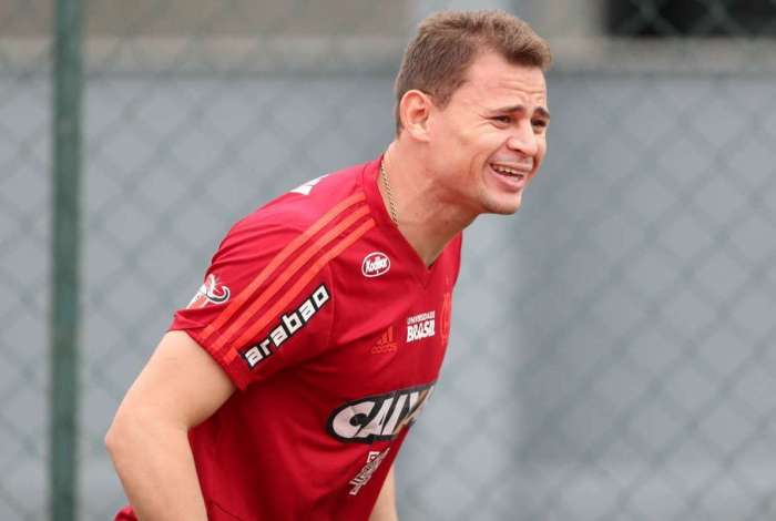 Volante piauiense deixa o Flamengo e acerta com time árabe