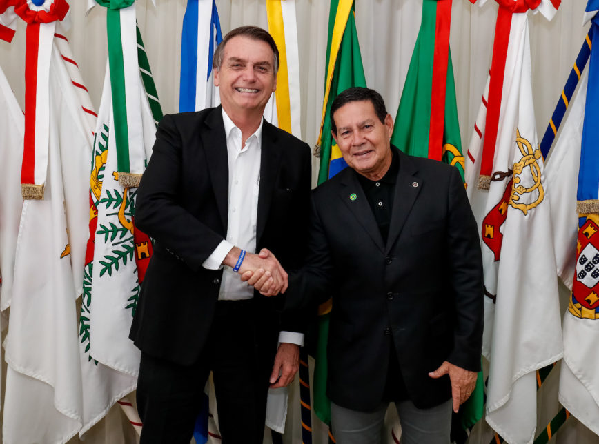 Por maioria, TSE arquiva ações para cassar chapa de Bolsonaro e Mourão