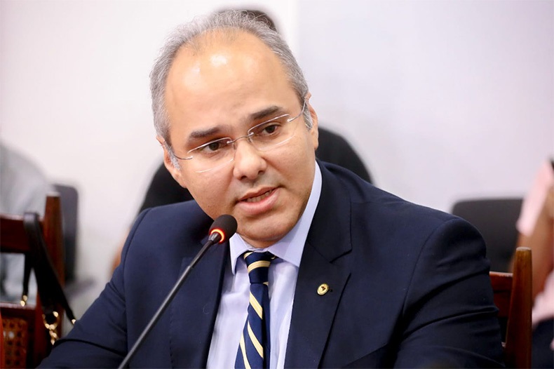 Apesar de resistência interna, PT pode filiar deputado estadual Firmino Paulo
