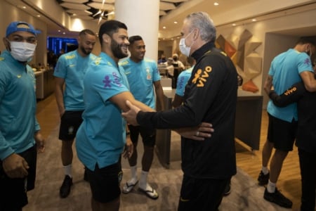 Seleção brasileira se apresenta para jogos contra Colômbia e Argentina