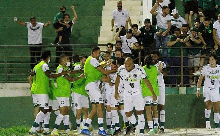 Goiás vence Guarani e está de volta à primeira divisão do Brasileiro