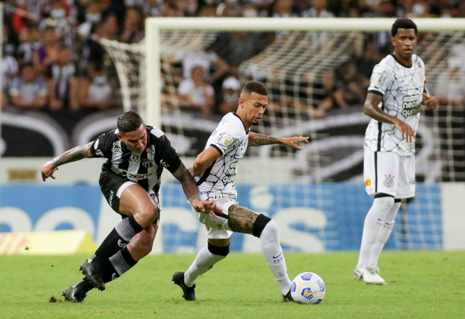 Ceará bate Corinthians e Santos vence o Fortaleza na Vila