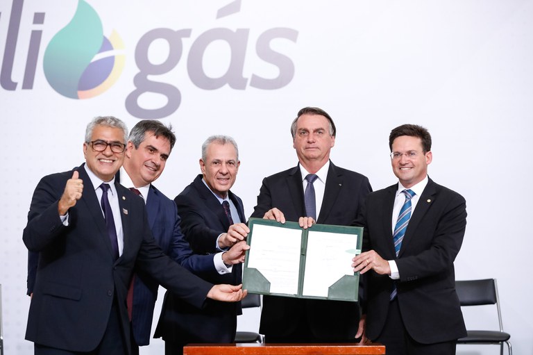 Decreto que regulamenta o auxílio gás é publicado no Diário Oficial