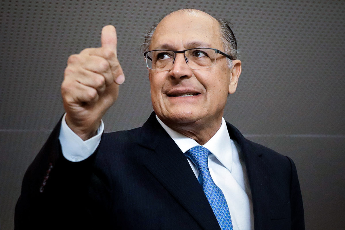 Alckmin oficializa saída do PSDB e abre caminho para formação de chapa com Lula