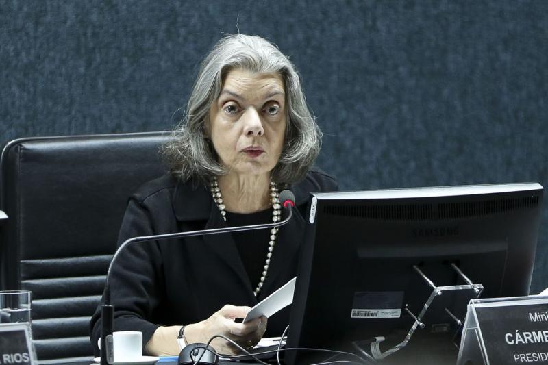 Carmén Lúcia assume interinamente a Presidência da República