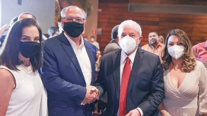 Lula e Alckmin jantam em São Paulo e chapa para 2022 fica mais próxima
