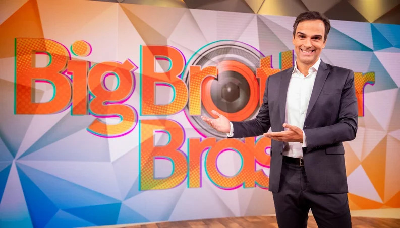 Tadeu Schmidt ficou arrepiado ao ver a casa do BBB22 quase pronta