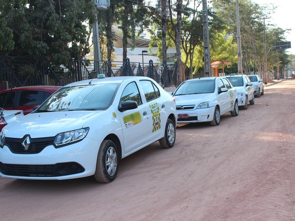 Governo sanciona isenção de IPI a taxistas para compra de carro
