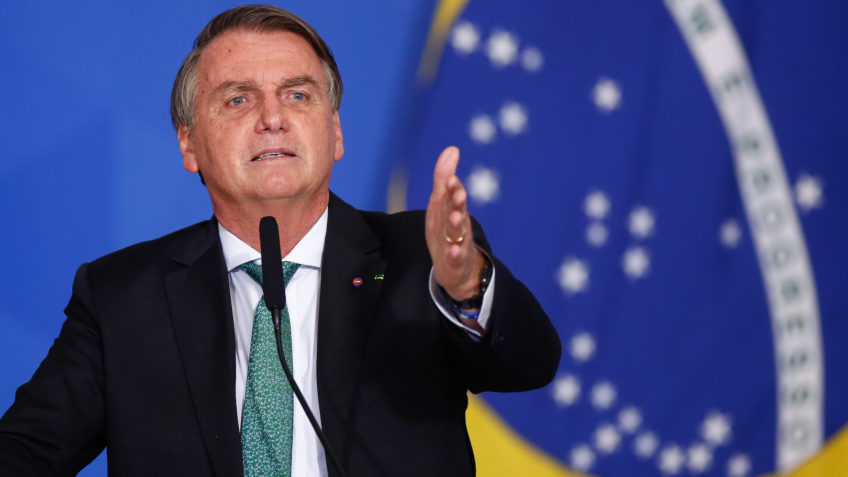 Bolsonaro diz que haverá 'rebelião' se País decretar lockdown por pandemia