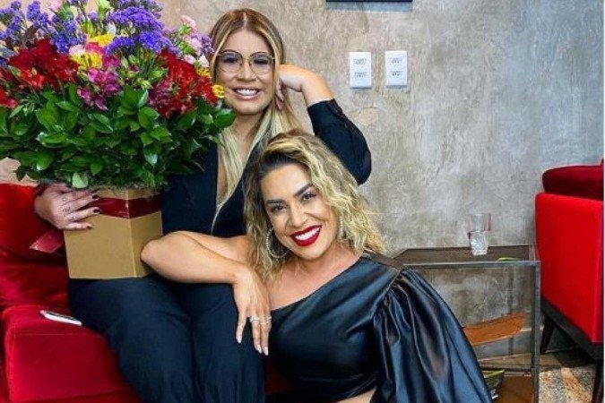 Naiara Azevedo volta atrás e acata pedido da família de Marília Mendonça: 