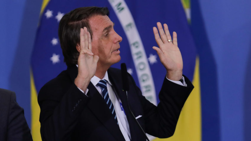 Bolsonaro decide vice e quer Damares senadora em SP