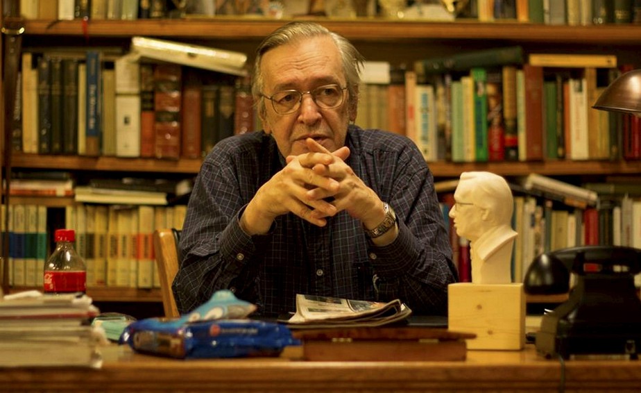 Olavo de Carvalho morre 9 dias após testar positivo para covid