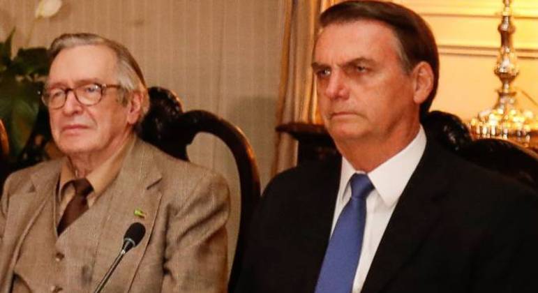Bolsonaro lamenta morte de Olavo de Carvalho: 