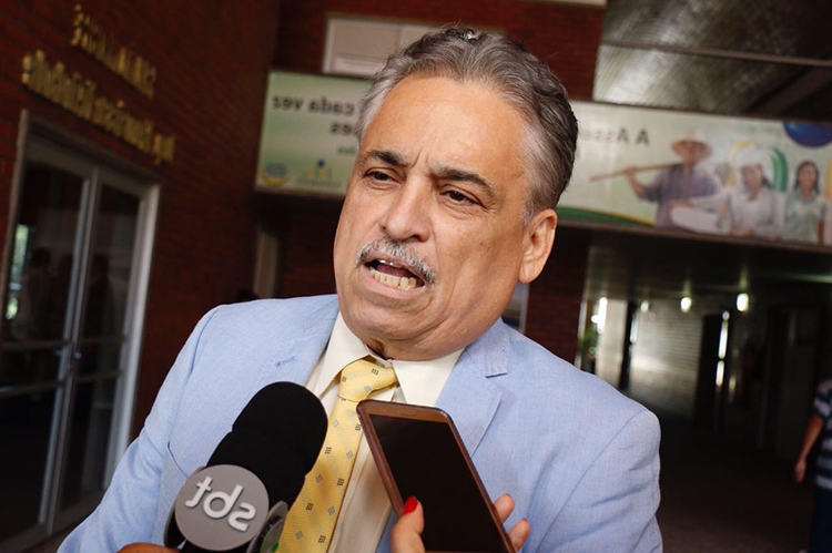 Robert Rios responde a boatos sobre retirada de candidatura: 