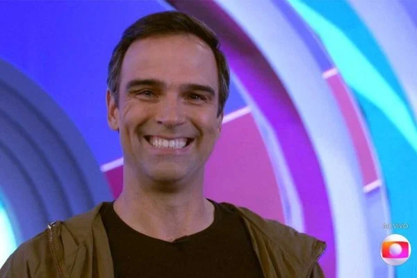Tadeu Schmidt é aclamado após primeiro discurso de eliminação no BBB22