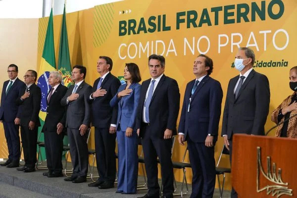 Bolsonaro sobre ministros: “Dia 31 de março, 11 saem e 11 entram”
