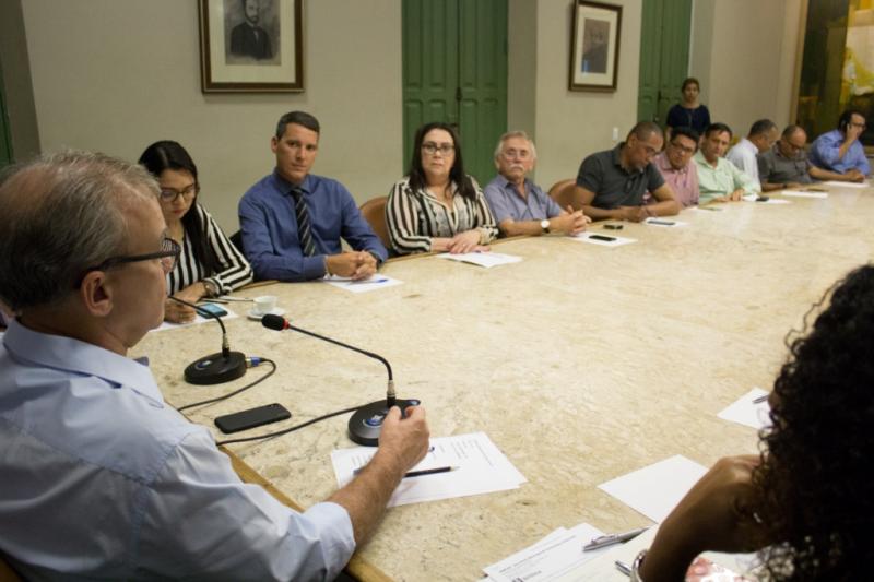 Prefeitura de Teresina pretende 'privatizar' iluminação pública na capital