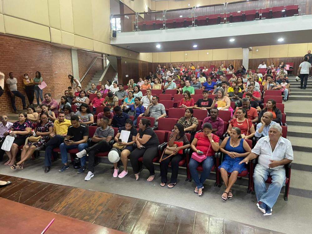 Casais assinam documentos de Casamento comunitário em Teresina; cerimônia acontece durante Cidade Junina