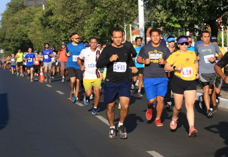 'Volta da Frei' reúne 900 atletas na principal avenida de Teresina