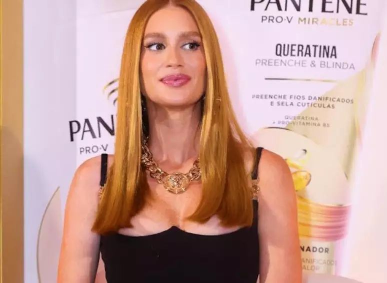 Marina Ruy Barbosa exibe aliança de noivado em evento com Camila Queiroz e Juliette