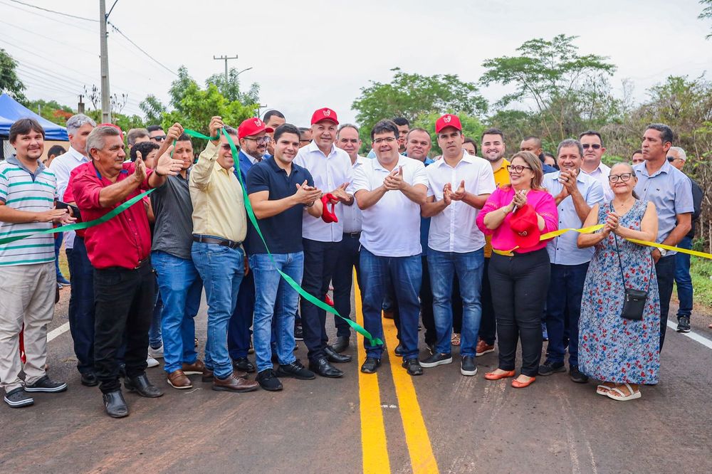 Governador entrega recuperação da PI-221 e asfalto da PI-215, no norte do Piauí